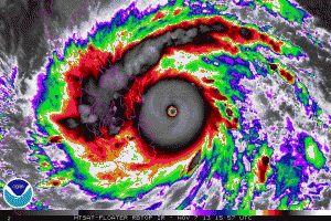 Typhoon_Haiyan_2013_making_landfall
