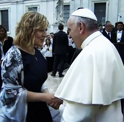 Darlene Zscech meets Pope Francis at the Vatican. Image: Facebook