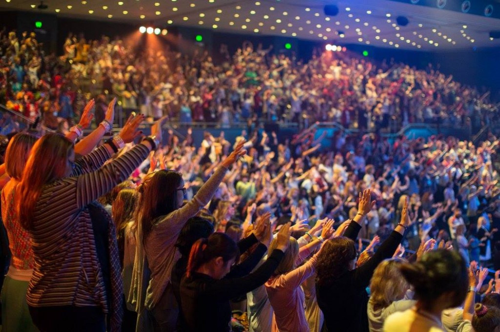 Four thousand women on their feet praising God.