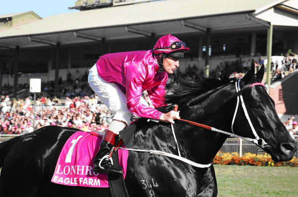 Darren Beadman rides Lonhro in 2006