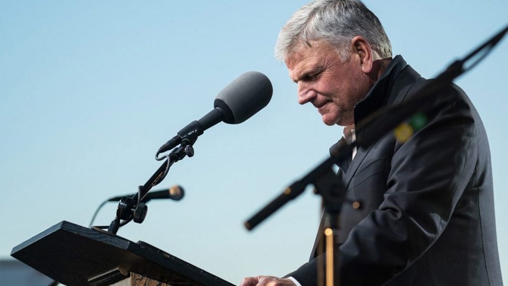 Franklin Graham prays with the crowd at a "Decision America" event in Berkeley, San Francisco. June 2018