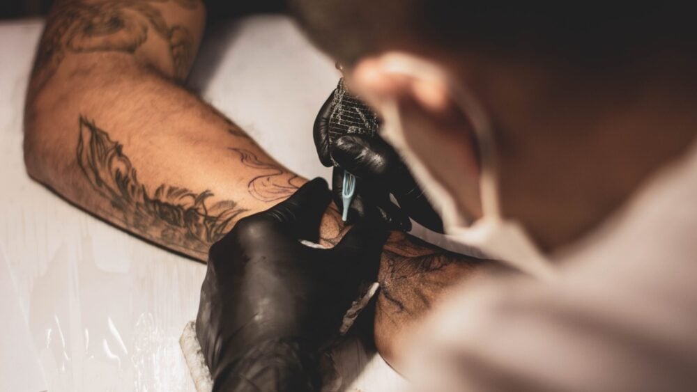 Man getting a tattoo. Image: Lucas Lenzi / Unsplash