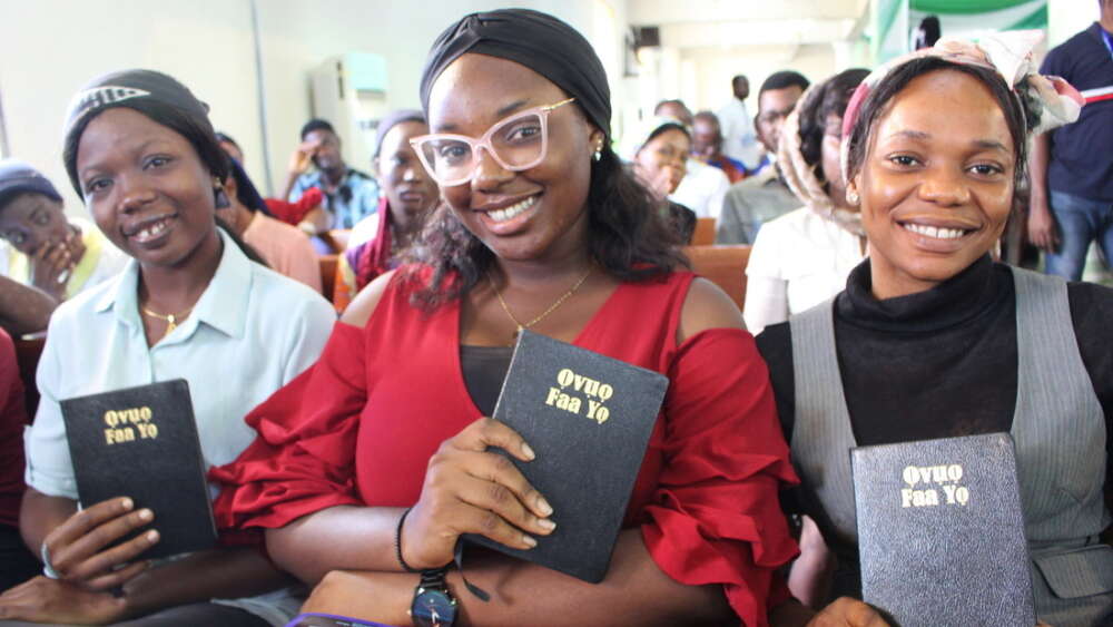 Women with copies of the first Epie New Testament at its launch in Bayelsa State in southern Nigeria. Benjamin Mordi, Bible Society of Nigeria.