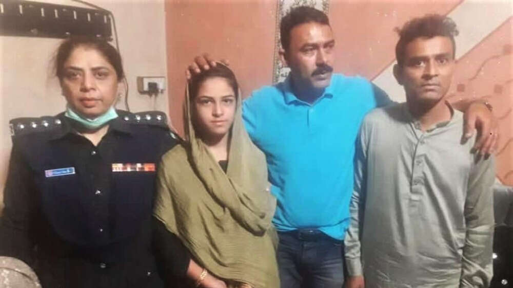Arzoo Raja flanked by police in Karachi, Pakistan, with Ali Azhar on far right, on Nov. 2, 2020. (Sindh government photo)