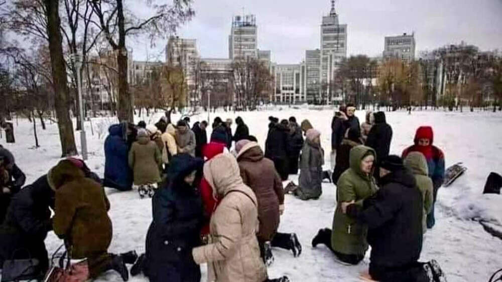 Local Christians gather at 7.30am every morning to pray for protection and peace in the central square of Kharkiv (30 km/19 miles to the Eastern border). Image: Rostyslav Stasyuk