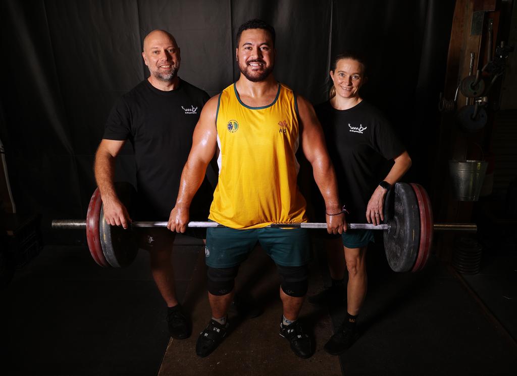 Suamili Nanai with coaches Andrew and Jay Saxton