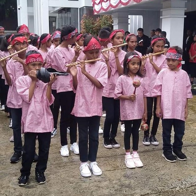 An Ambonese procession