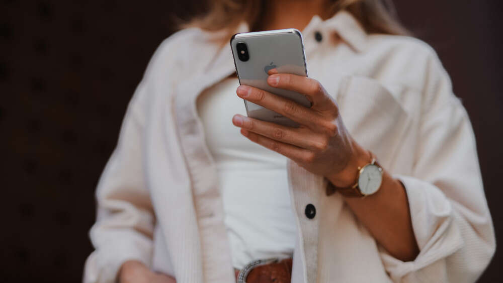 Lady holding smartphone