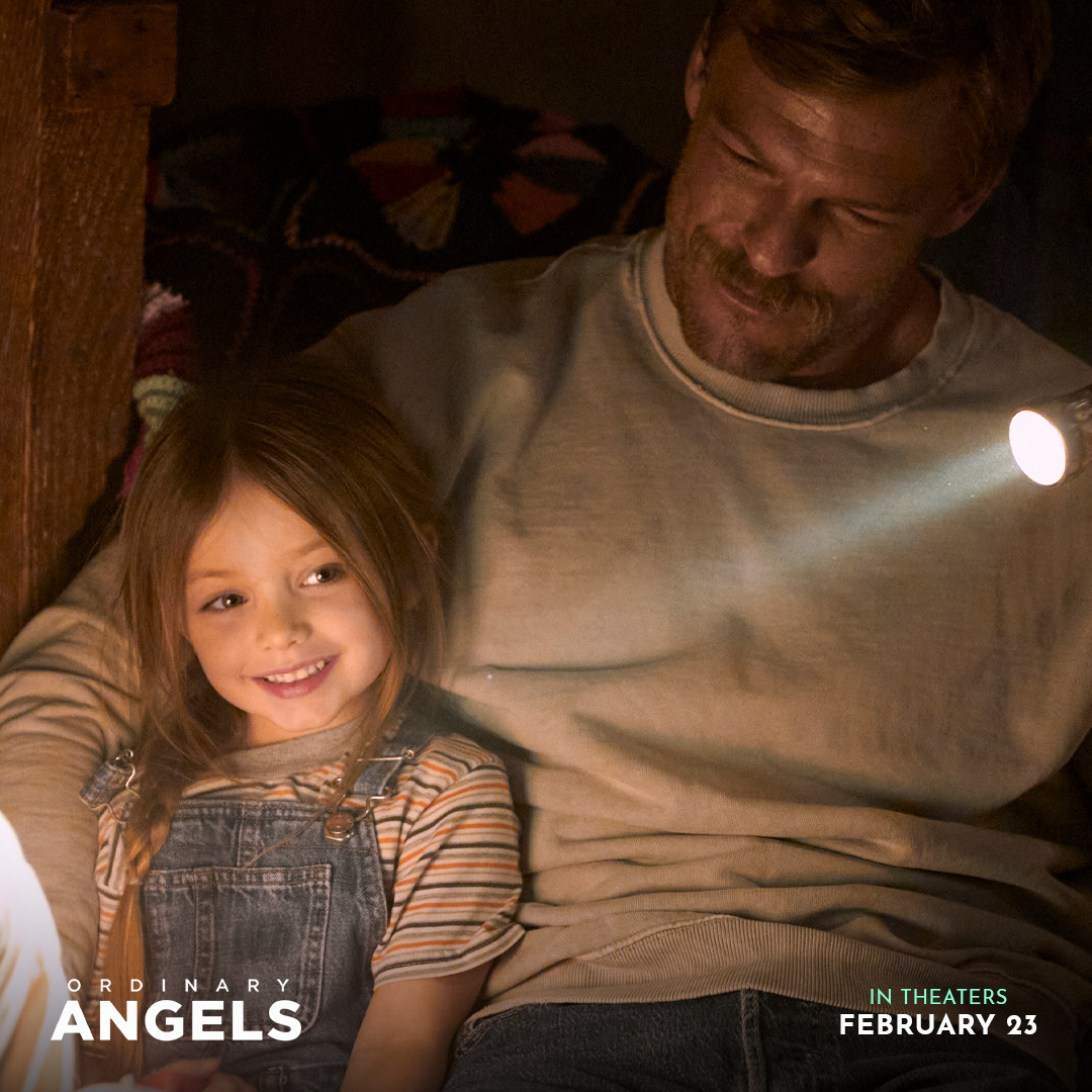 Ed (Alan Ritchson) and Michelle (Emily Mitchell) Schmitt in Ordinary Angels